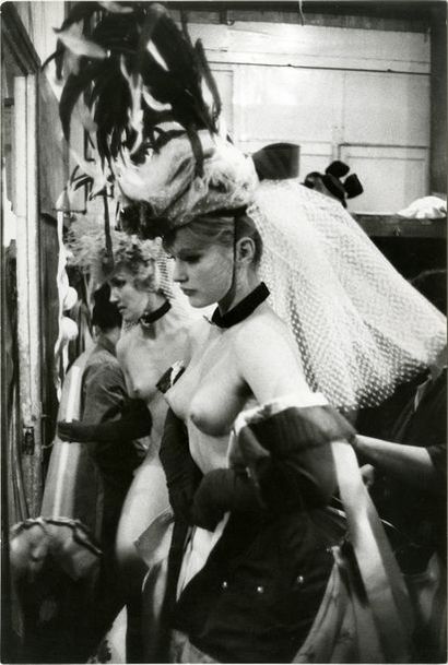 France « Folies-Bergères », Paris, 1960.. Tirage argentique ca. 1980, titré et daté...