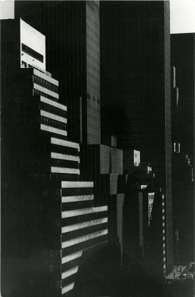 ETATS-UNIS « New York, Park Avenue”, Infrarouge et noir, 1964.. Tirage argentique...