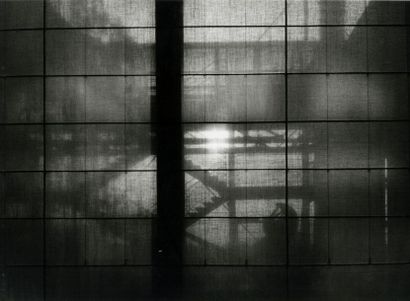 Abstraction Ombre, 1989. Tirage argentique d’époque, daté au crayon et tampon « PHOTO...