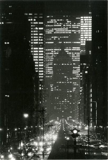 ETATS-UNIS Park Avenue, New York, ca. 1970.. Tirage argentique ca. 1970, tampon « COPYRIGHT...