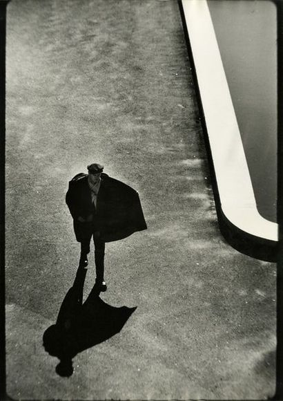 France Double silhouette, ca. 1960.. Tirage argentique d’époque, tampon « PHOTO J.P....