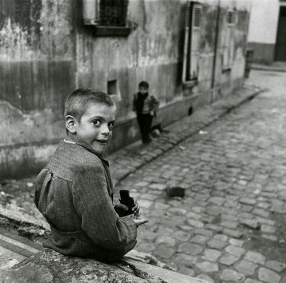 France Gentils enfants d’Aubervilliers II, 1952.. Tirage argentique de l’exposition...