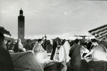 MAROC « Marrakech », ca. 1960.. Tirage argentique ca. 1990, titré au crayon et tampon...
