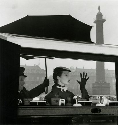 MODE Bettina la plus belle, Paris, 1953.. Tirage argentique de l’exposition du MAM...