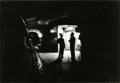 Silhouettes Tunnel, ca. 1970.. Tirage argentique ca. 1980, annoté et tampon « PHOTO...