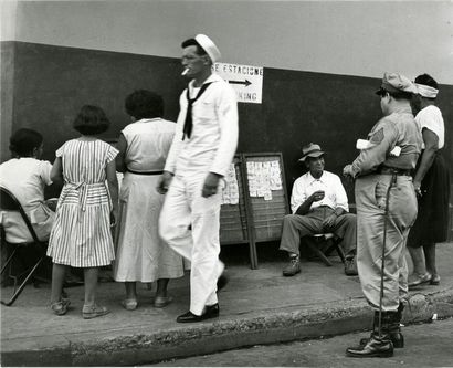PANAMA Escale à Panama, 1954.. Tirage argentique ca. 1970, annoté « CB » et titré...