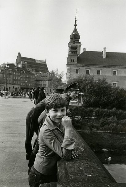 POLOGNE « Pologne », enfant sur la place du marché de la vieille ville, Varsovie,...