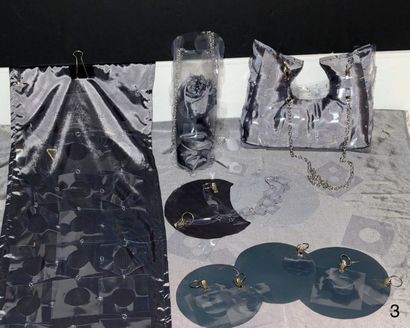 null Collection "Invisible" d'accessoires de mode en PVC découpé : deux sacs, 2 paires...