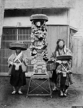 null JAPON Pilgrims ; Vendeur de poissons ; Fabricant de sandales ; Combat de sumo...