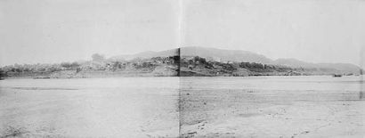 null PANORAMA DU GUANGXI Panorama des berges du Si-Kiang (Guangxi), 1896. Panorama...