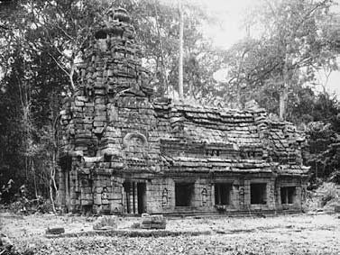 PAUL GASTALIN Angkor, 1930-1932. 23 tirages argentiques dont 15 montés sur carton,...