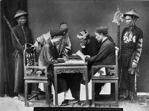 CHARLES-EDOUARD HOCQUARD 1853-1911 Hanoi : Lettrés chinois et annamites - Soldats...