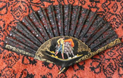 null 
FAN FOLDS BLACK LACQUER AND BLACK LACE. Lacquered and painted wood strands....