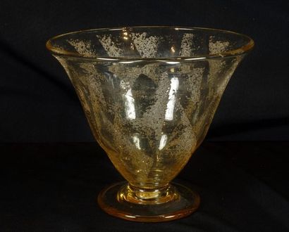 DAUM Conical yellow glass vase with sandblasted geometric decoration, signed. H 16,5...