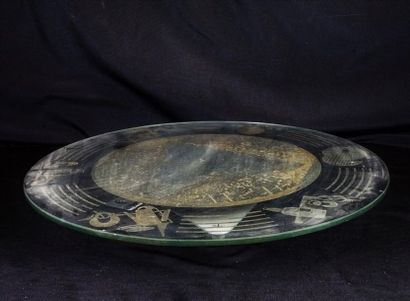 null Plateau tournant en verre à décor églomisé, vers 1930. Diam 39cm