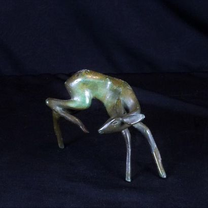 Raoh SCHORR (1901-1991) Faon, petite sculpture en bronze patiné vert, signée. H 9,5...