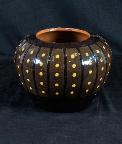 FRANCIS JOURDAIN (1876-1958) Vase en céramique émaillée à décor de pastilles jaunes...
