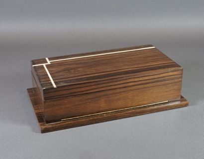 null 2 Rosewood boxes with net decoration, circa 1960. 25 x 14 x 7 cm