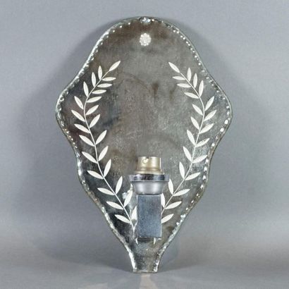 null Chrome plated metal light arm with engraved glass base, circa 1940. H 31 cm