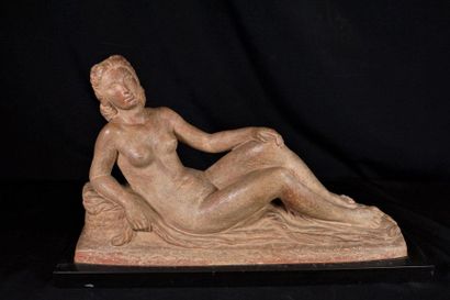 Lucien GIBERT (1904-1988) Femme allongée nue, sujet en terre cuite signé .25 x 40...