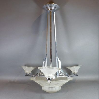 null Chrome-plated metal chandelier, bowl and cups in satin glass, circa 1930. H...