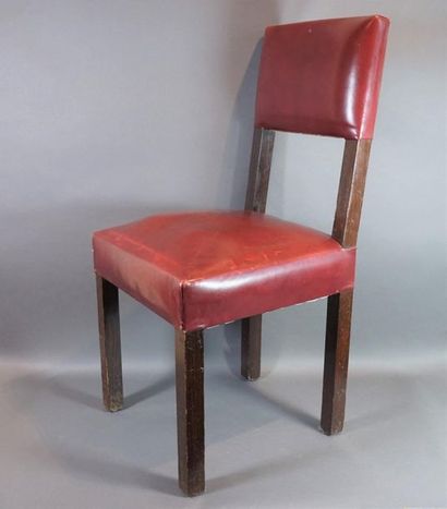 null Suite de 12 chaises palissandre et skaï rouge, vers 1930