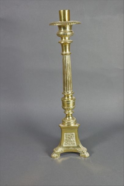 null Brass torch was fluted, the base with Masonic decoration. Dimensions : . H 40....