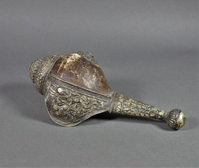null Set of two ceremonial conches: conch formed by a silver-mounted shell with animal...