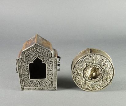 null Set of two silver reliquaries (gau), one rectangular with filigree decoration...