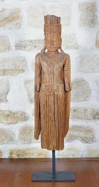 null Statue in natural wood (perhaps floated) representing a standing deity, eyes...