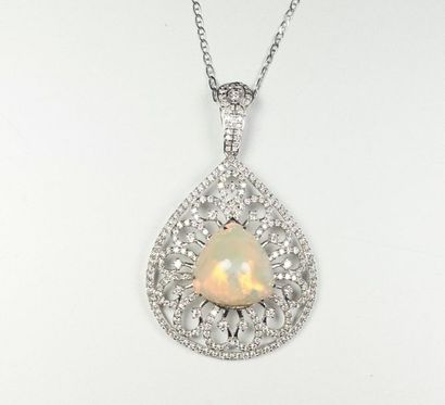 14K (585/8oo) white gold drop pendant with...