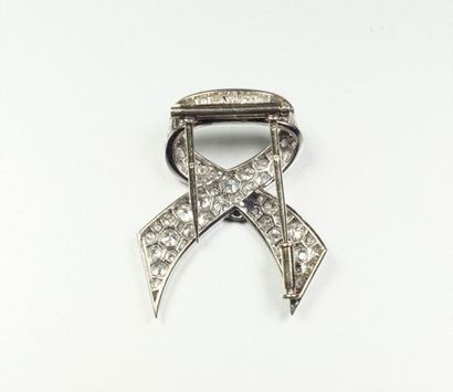 null Bodice clip brooch in 18K (750/oo) white gold and platinum (850/oo) featuring...