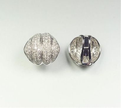 Pair of ear clips in 18K (750/oo) white gold...