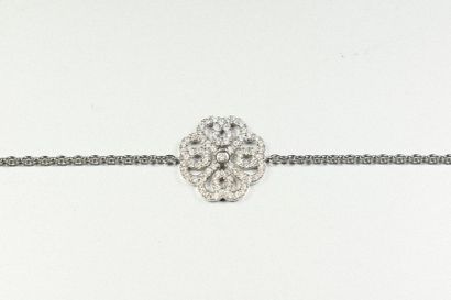 null 18K (750/oo) white gold bracelet with a forçat mesh centered on an openwork...