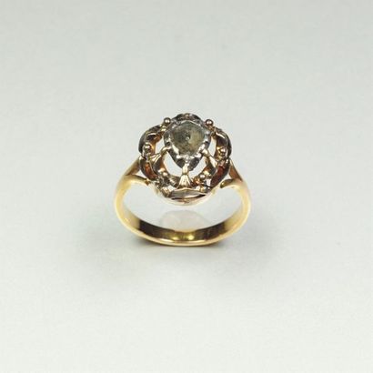 Antique 18K (750/oo) yellow gold ring centered on a rose cut diamond set on silver...