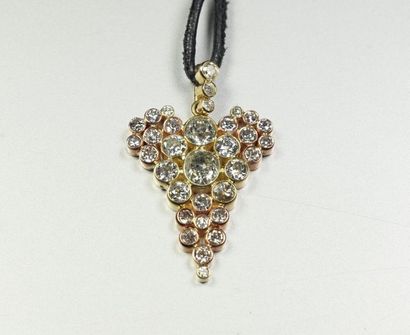 14K (585/oo) yellow gold pendant featuring...