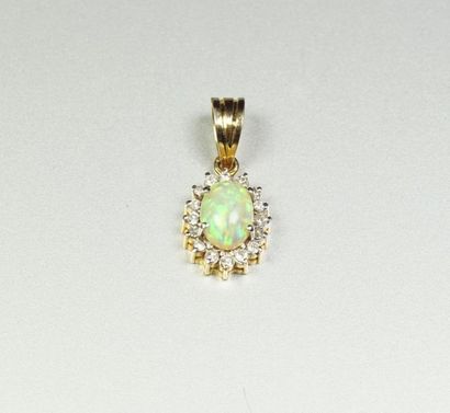 14K (585/oo) yellow gold pendant centered...