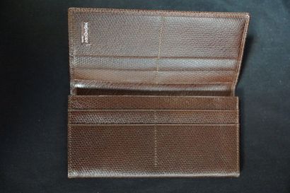 YVES SAINT LAURENT Paris - Brown leather wallet. 9 x 18.5 cm. 