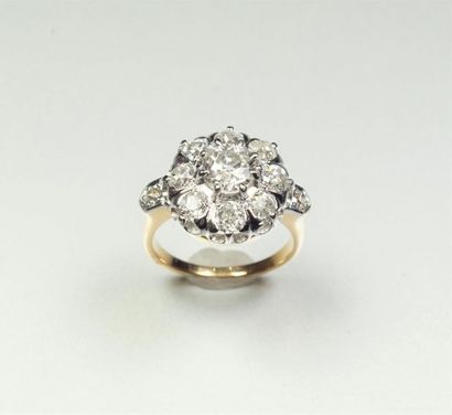 Ring in 18K (750/oo) yellow gold and platinum...