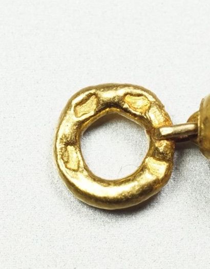 WIESE Collier en or jaune 18K (750/oo) à maille ovale retenant des perles d'or alternées...