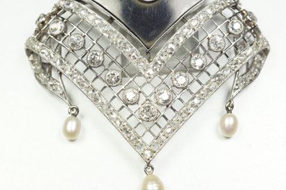 null Antique 18K (750/oo) white gold diamond pendant in diamond shape, featuring...