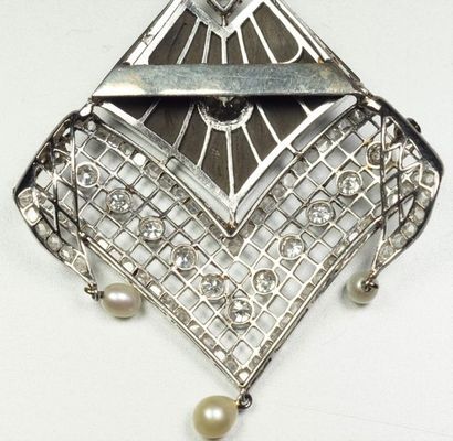 null Antique 18K (750/oo) white gold diamond pendant in diamond shape, featuring...
