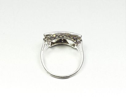 null Antique platinum ring (850/oo), the rectangular two-sided plate centered with...