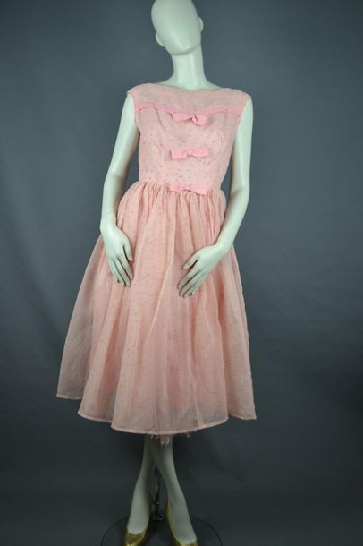 MODE VINTAGE 50's dress in nylon voile, two petticoats, the first one in starch gauze,...