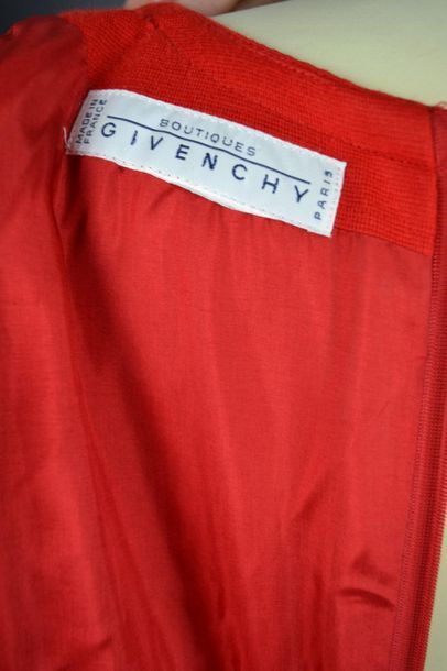 GIVENCHY GIVENCHY dress in wool from the 80's, size 40/42, very good condition. Lining...