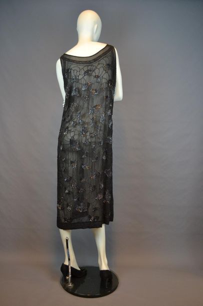 flapper dress Thirties dress. In muslin and jet pearls, very good condition, presented...