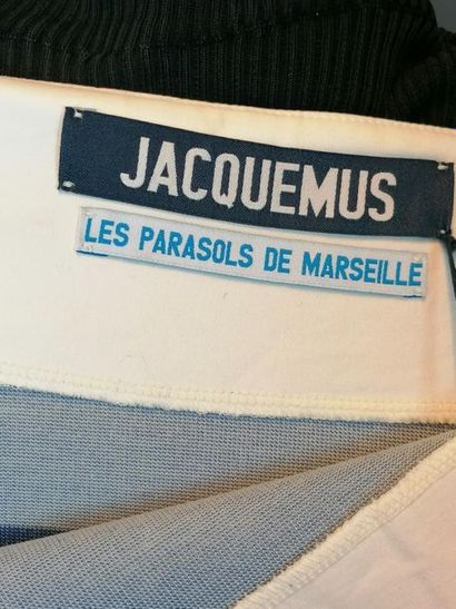 JACQUEMUS Jupe JACQUEMUS, les parasols de Marseille, état neuf, taille 38/40, jamais...