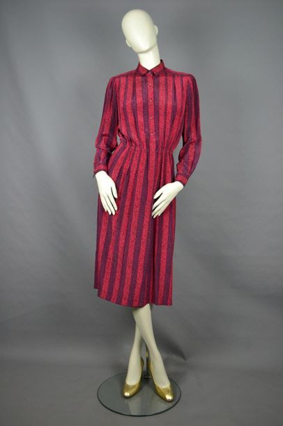 Louis FERAUD Robe LOUIS FERAUD des années 70, en soie taille 38, très bon état.