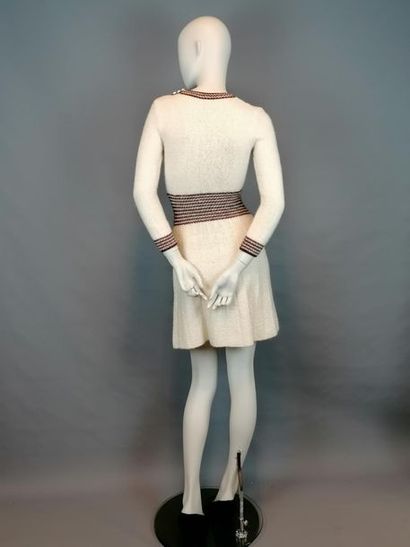 MODE VINTAGE Robe des années 70 en laine, taille 36, très bon état.