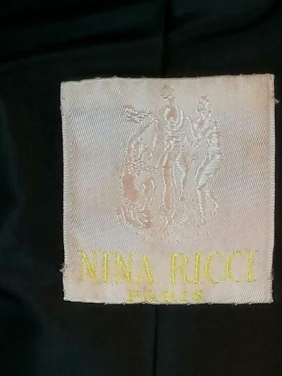 Nina RICCI Veste matelassée de la maison NINA RICCI, époque 1980, en velours, très...
